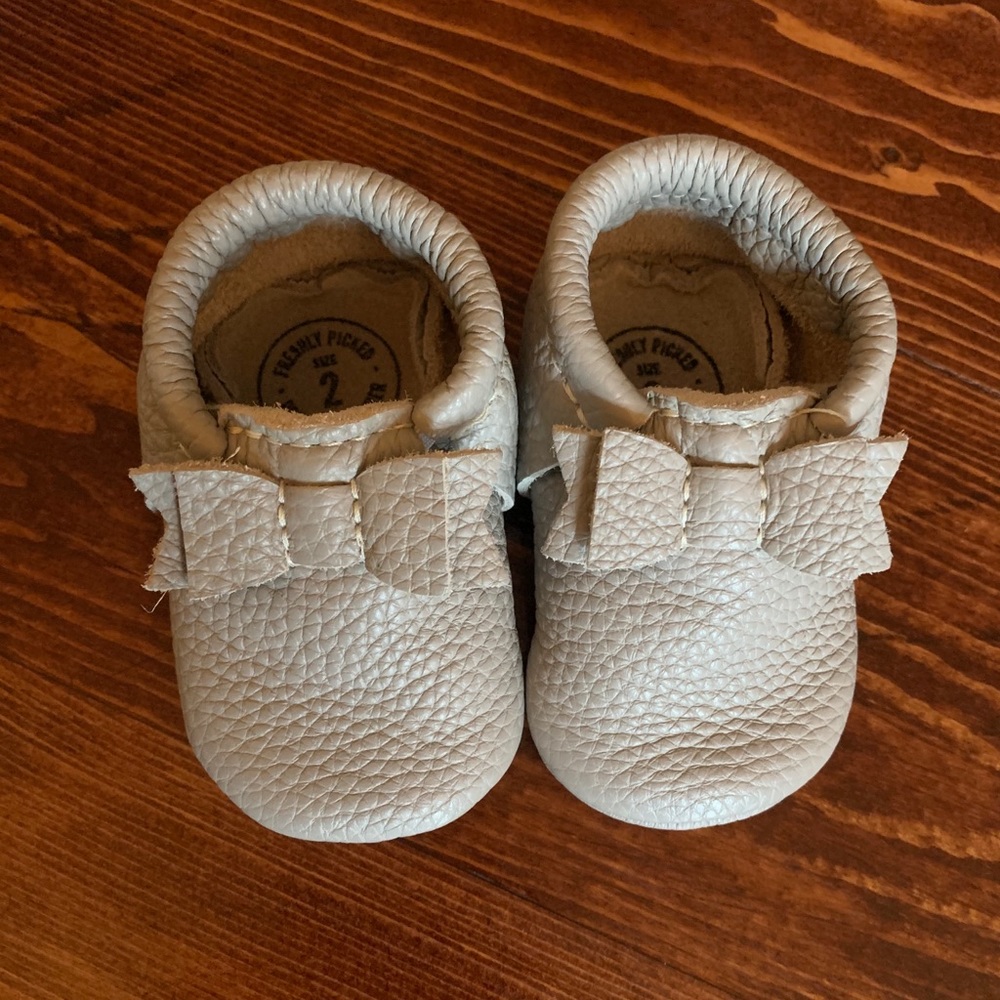 Freshly Picked Stone Bow Moccasin Size 2